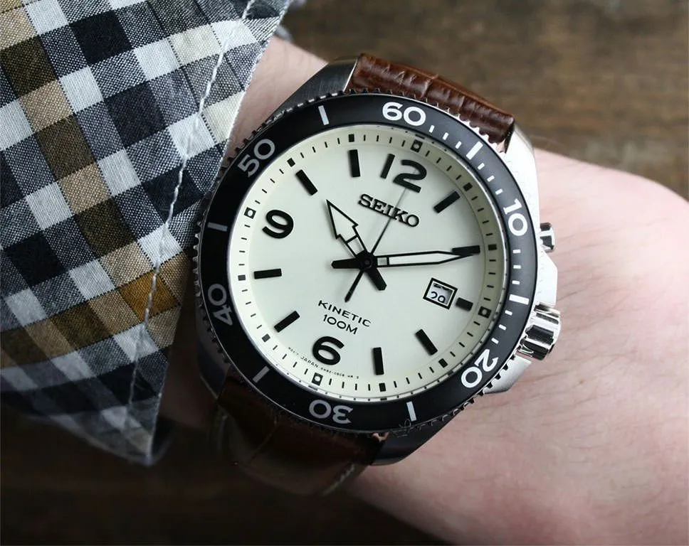 Seiko Kinetic Beige Dial Men 44.7mm